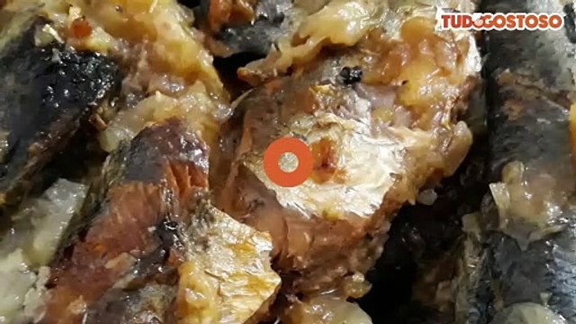 Sardinha na panela de pressão simples e saborosa