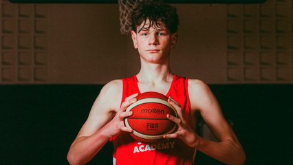 Jeremy Gohier, el niño gigante que mide 2,21 metros con sólo 13 años; ¿lo veremos pronto en la NBA?