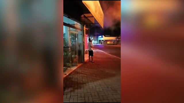 Incêndio de grandes proporções atinge Loja Quero Quero e causa pânico em Cantagalo