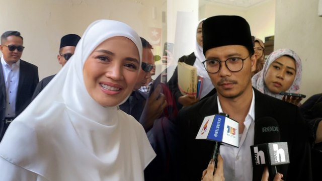 Sugul muka Fattah, katanya masih sayang Fazura... Tak setuju cerai isteri