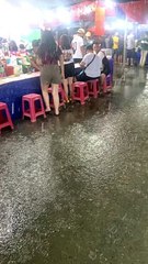 lagi di pasar malam