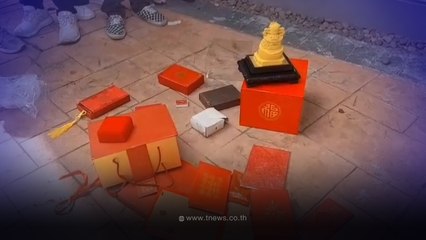 ลูกค้า"แม่ตั๊ก"เดือด โยนของแถมทิ้งหน้าร้านทองไม่หวังเงิน ให้เวรกรรมทำงาน