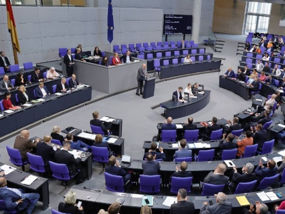 Fehlen menschen mit migrationshintergrund in deutschen parlamenten?