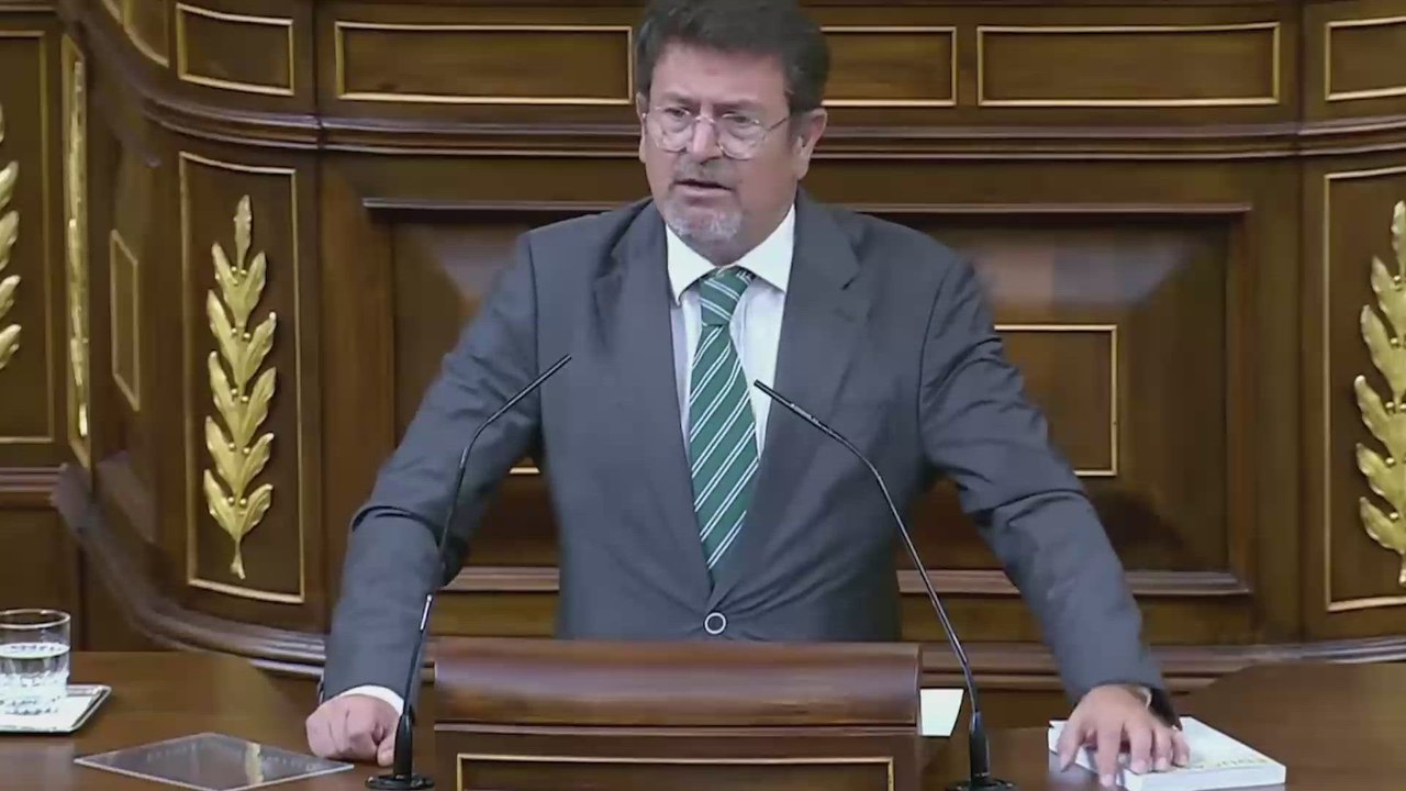 Un diputado de Vox dice que "los niños se acordarán muy bien de los cuentos narrados por transexuales disfrazados de sota de bastos con aspecto satánico"