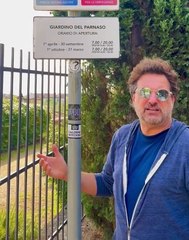 Pieraccioni e gli strani orari del Giardino del Parnaso di Firenze