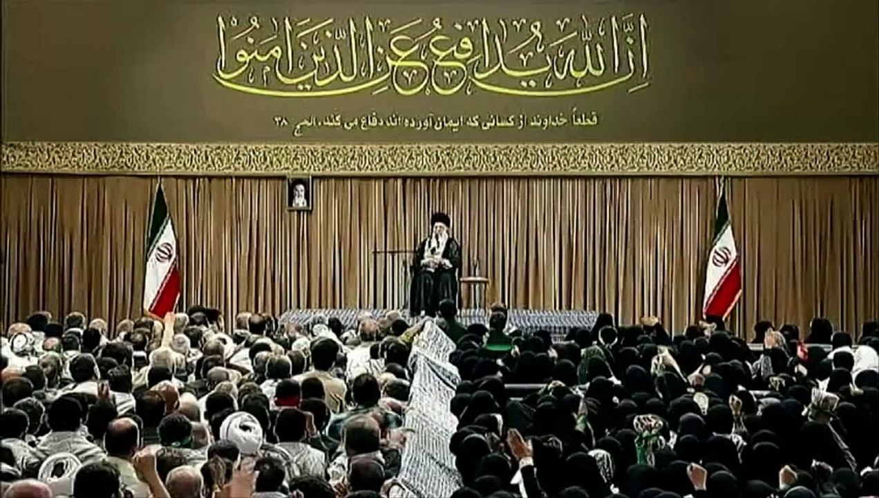 خامنئي يؤكد أن الهجمات على حزب الله لن تخضعه