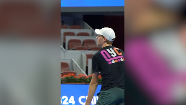 Jannik Sinner a caccia di conferme: primi allenamenti sul cemento di Pechino