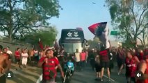 Hinchas de Flamengo le dieron una acalorada despedida al plantel que viajó este martes a Montevideo