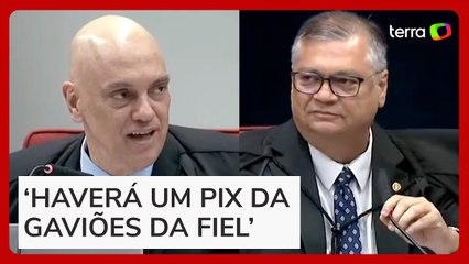 Скачать видео: Moraes e Dino brincam ao falar sobre dívida do Corinthians no STF: ‘Não vou mais te dar as camisas’