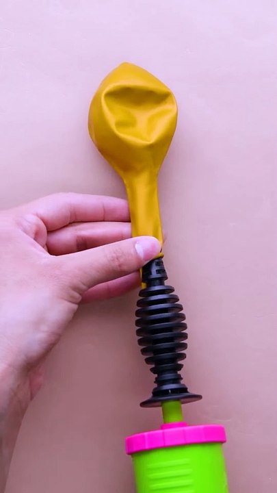 Add a cute touch to your party with this balloon flower hack #shorts