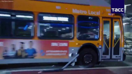 Un sospechoso disparó a un pasajero antes de secuestrar un autobús en Los Ángeles