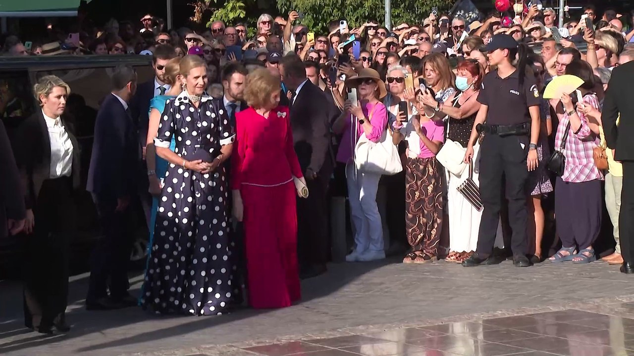 La palabra que le han gritado a la reina Sofía a su llegada a la boda de Teodora de Grecia