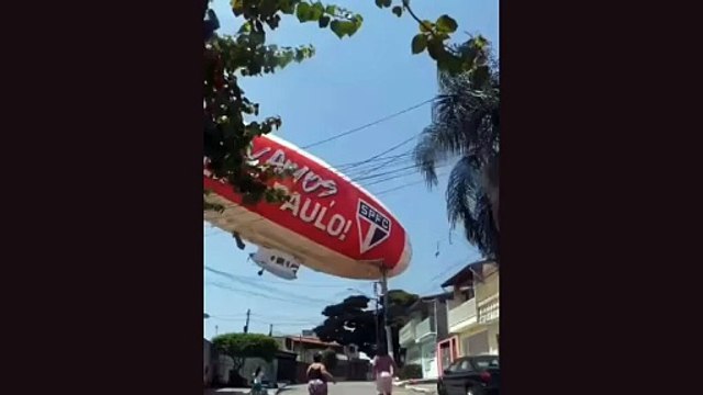 Dirigível do São Paulo cai em Osasco (SP); Veja o vídeo