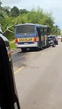 Grave acidente envolvendo ônibus escolar deixa uma pessoa morta em Jaguaribe; saiba mais