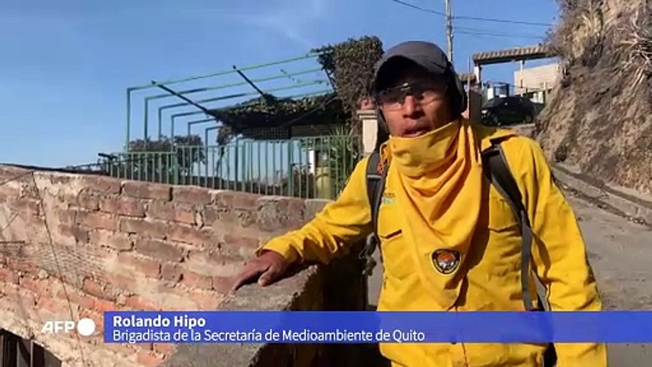 Incendios forestales en Quito dejan varios heridos y un centenar de familias evacuadas