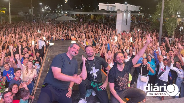 Anjos de Resgate reúne centenas de fiéis na praça pública em São José de Piranhas