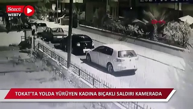 Tokat’ta yolda yürüyen kadına bıçaklı saldırı kamerada