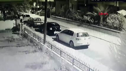 Yolda yürüyen kadına bıçaklı saldırı