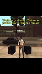 mujeres grabando tik toks vs hombres