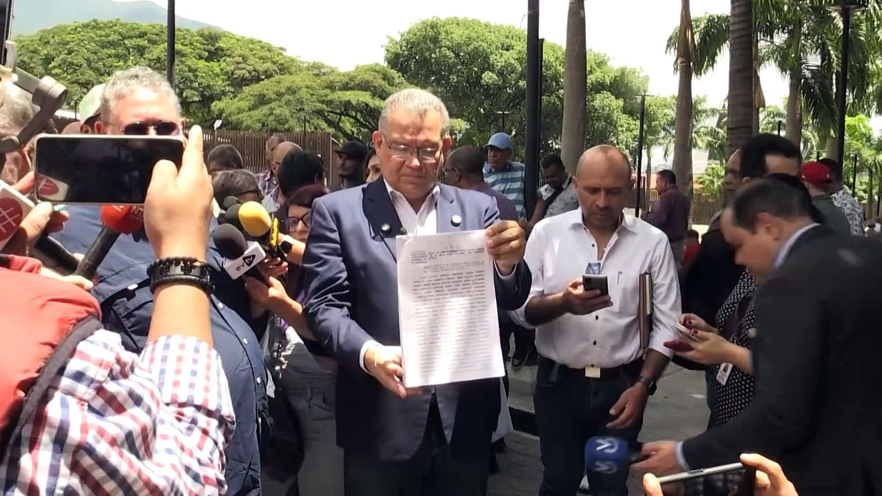 Chavistas dissidentes pedem anulação da decisão que validou vitória de Maduro na Venezuela