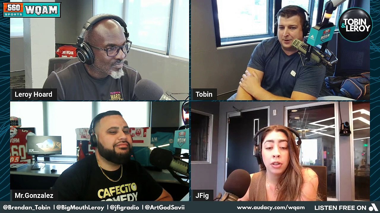 Jaime Foxx has to cut the live stream off with Jerry Jones due to