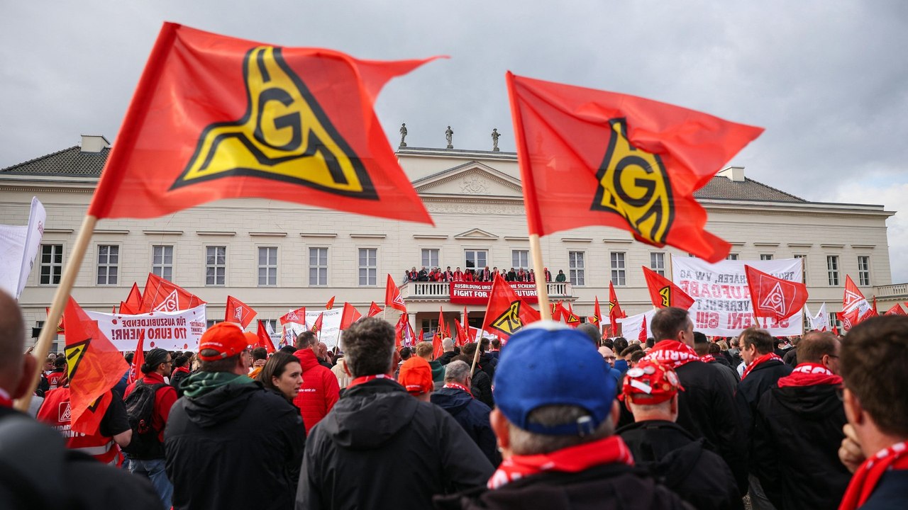 VW-Tarifgespräche: Beschäftigte zeigen sich kämpferisch