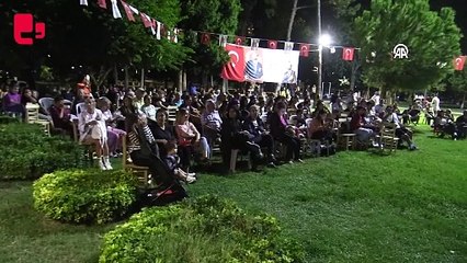 31. Uluslararası Adana Altın Koza Film Festivali'nde halk, açık hava sinemasında film izledi