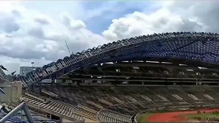 Démolition impressionnante d'un stade en Malaisie