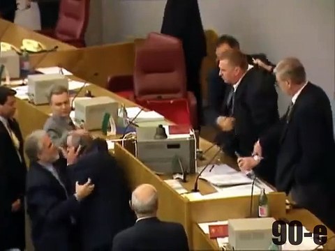 11 марта 1998 года во время утреннего заседания Жириновский оскорбил и облил водой депутатов от Яблока Голова и Мизулину.