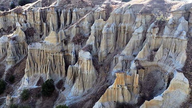 Görenleri kendine hayran bırakıyor: Kula peribacaları