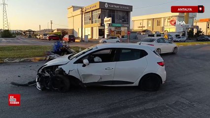 Antalya’da refüjü aşan otomobil trafik ışıklarına çarptı