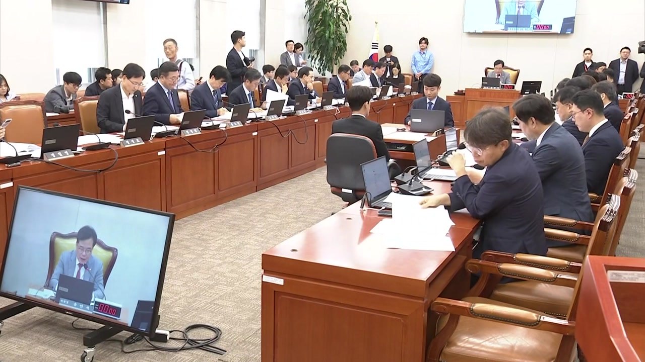 기재위 '세수 펑크' 질타...추경 필요성엔 여야 이견 / YTN