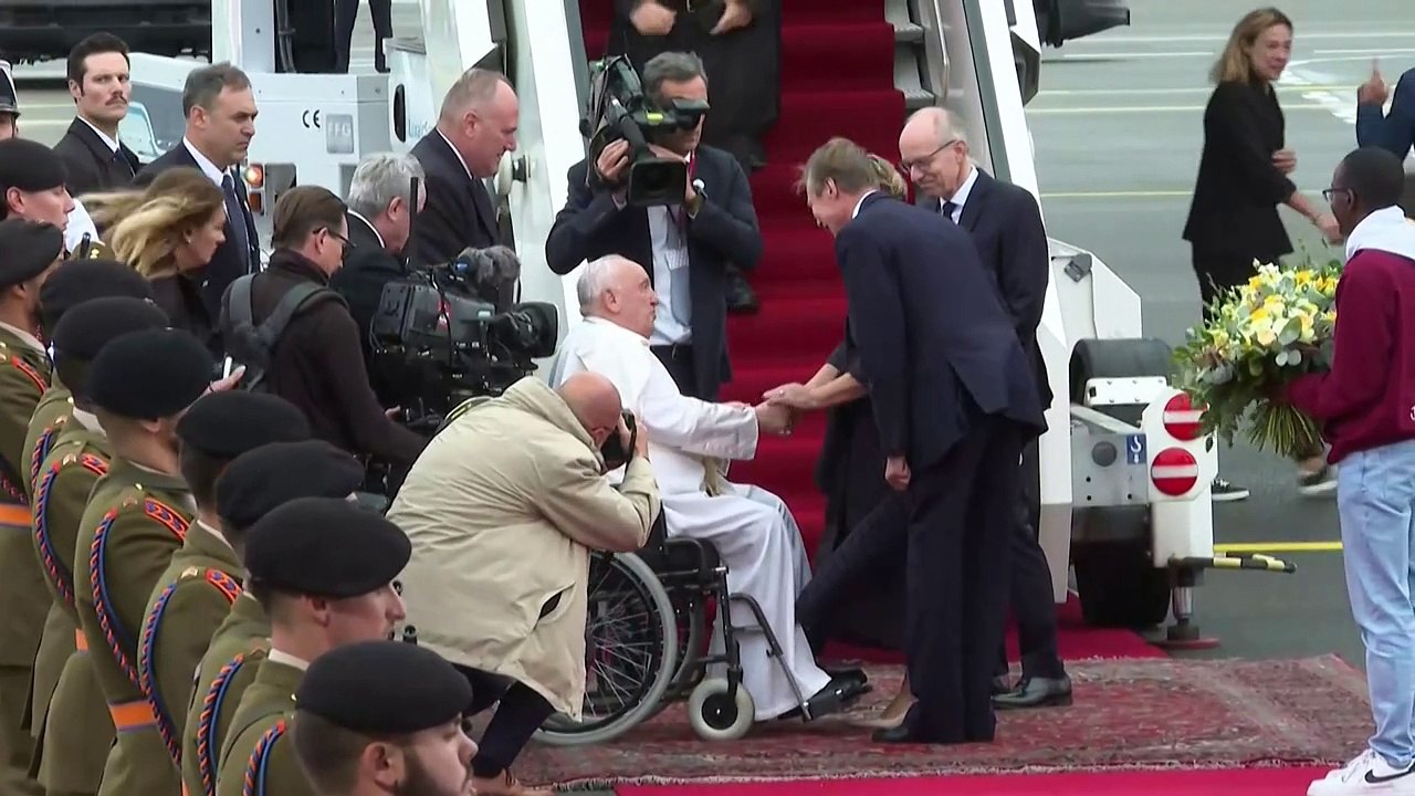 Papa desembarca em Luxemburgo
