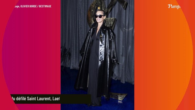 Au défilé Saint Laurent, Laeticia Hallyday ose le vinyl, face à une Mathilde Pinault presque en porte-jarretelles
