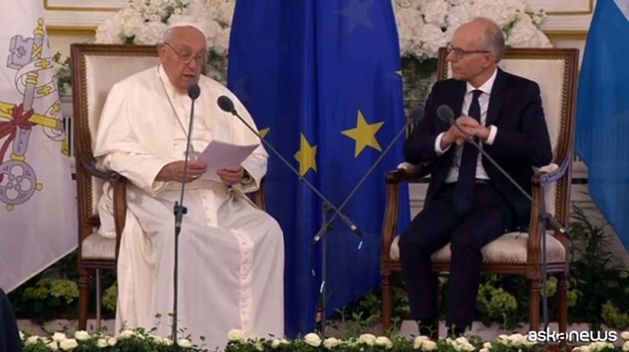 Lussemburgo, Papa: fate pi? figli, in Italia dico pi? figli meno cani