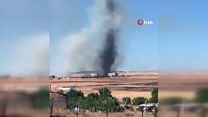 Evleri teğet geçti! Metrelerce yükseklikteki hortum korkuttu