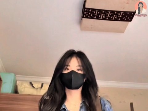 **Title**: A Beautiful Day in Shanghai | Early Morning Adventures & Concert Fun **Description Hey friends! Today started off with a bright, sunny morning, and I'm rocking a denim-on-denim look with some purple sweet potatoes packed for the road. ✨