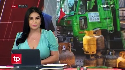 Camión con garrafas chocó contra el muro de una vivienda, el ayudante resultó herido