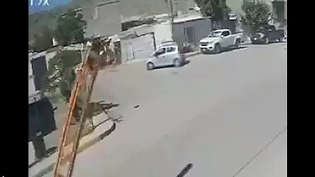 Video: ¡Vivió para contarla! Un hombre sobrevivió a una potente descarga eléctrica