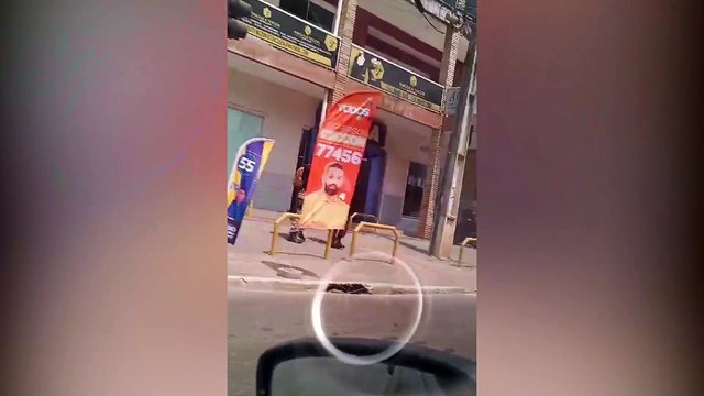 Fortemente armados, bandidos fazem reféns em assalto a banco