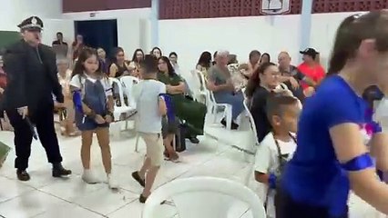 Apresentação dos alunos da Assumu em comemoração ao Dia do Surdo