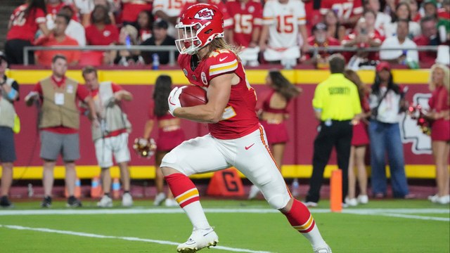 Navigating Chiefs RB Dilemma: Optimal Fantasy Football Plays