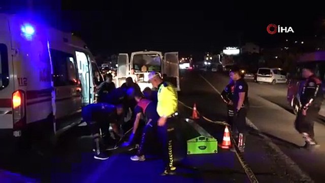 Kocaeli yolunda feci kaza: Minibüsün çarptığı 2 kişi hayatını kaybetti