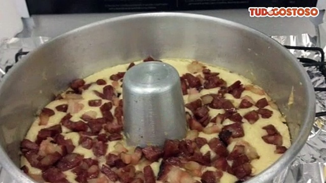 Torta de bacon com calabresa