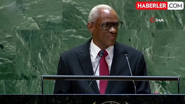 Haiti Lideri Fils, BM Kürsüsünde Sürahiden Su İçti