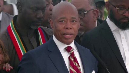 현직 뉴욕시장 첫 형사기소 "튀르키예서 10만 달러 수수" / YTN