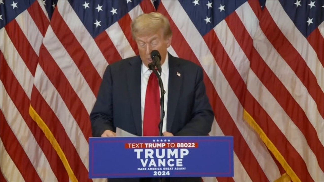 Donald Trump bizarrely claims migrants have phone app direct to Kamala Harris