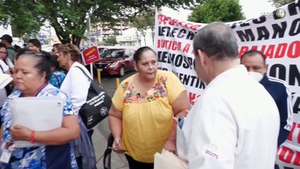 Le niegan incapacidad en ISSSTE y asiste a trabajar con andadera, con depresión profunda y ansiedad