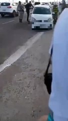 Vídeo: Casal rouba carro, provoca acidente e foge na orla de Salvador