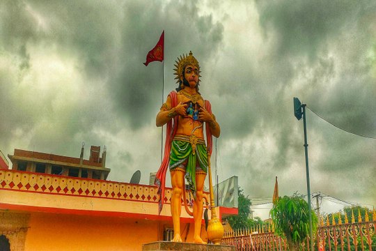 Mosam : गुलाबी नगर में मौसम का मिजाज गर्म, धूप ने लोगों के पसीने छुड़ाए